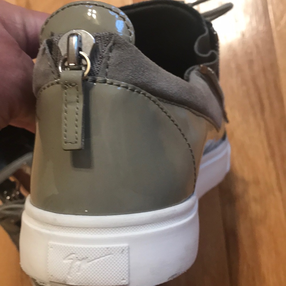 Sneakers - Picture 4 of 5